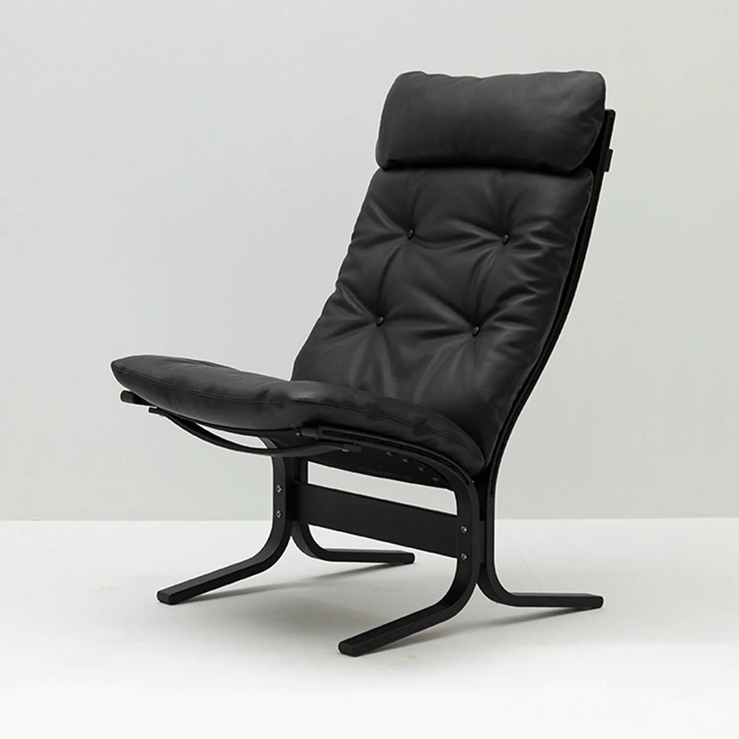 hjelle | siesta classic 300 chair | high back | black oak   hemsen HA19 leather