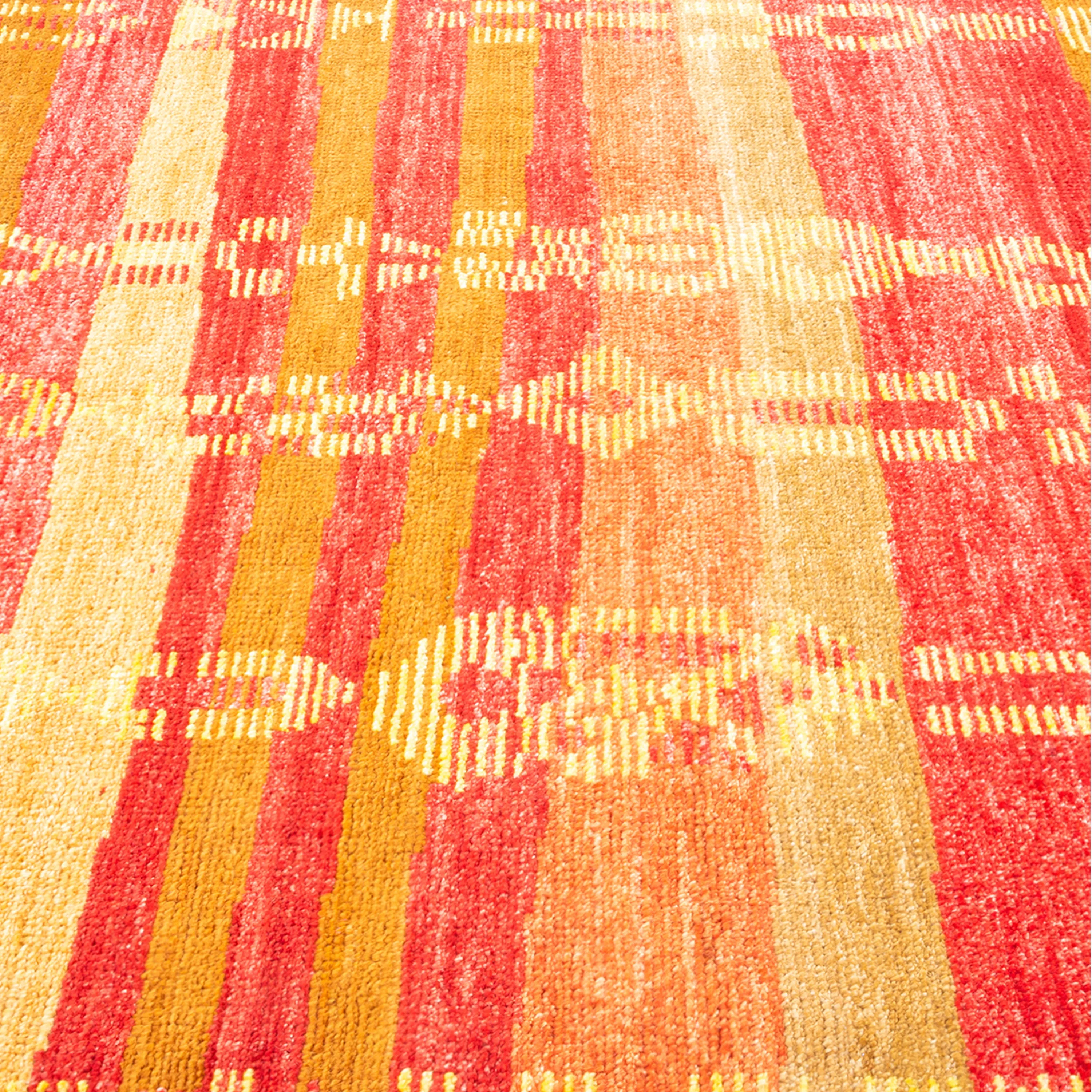 Red Traditional Wool Rug - 5' 1 x 8' 1"