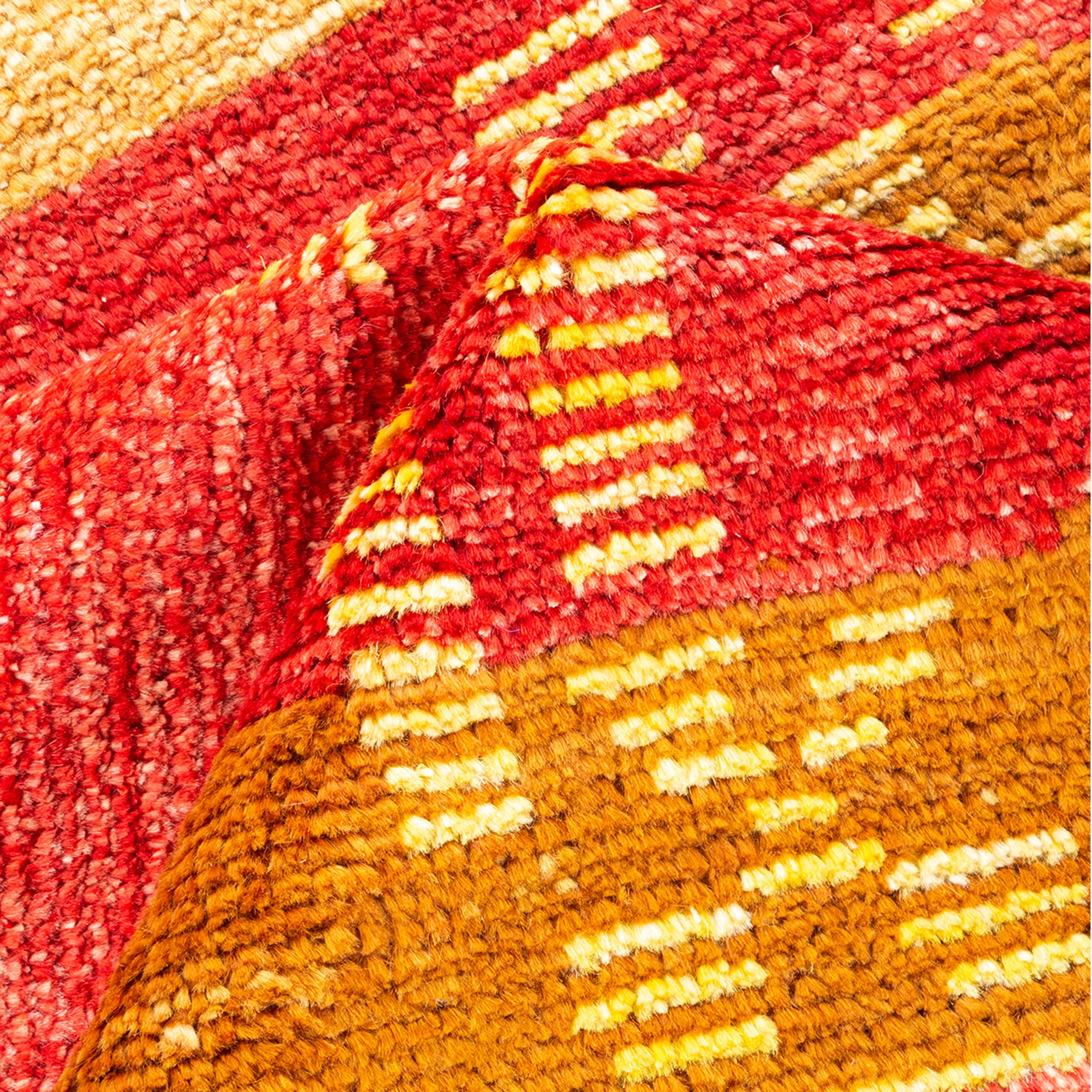 Red Traditional Wool Rug - 5' 1 x 8' 1"