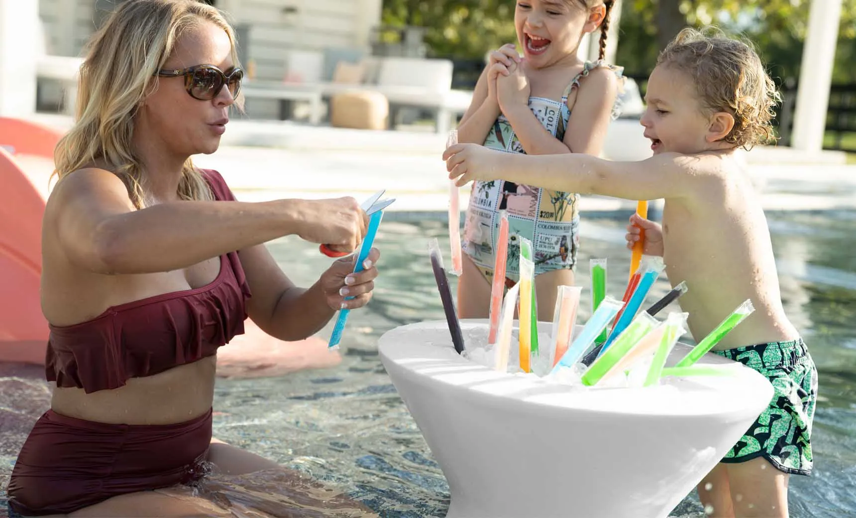 Relaxation In-Pool Chair & Ice Bin Bundle