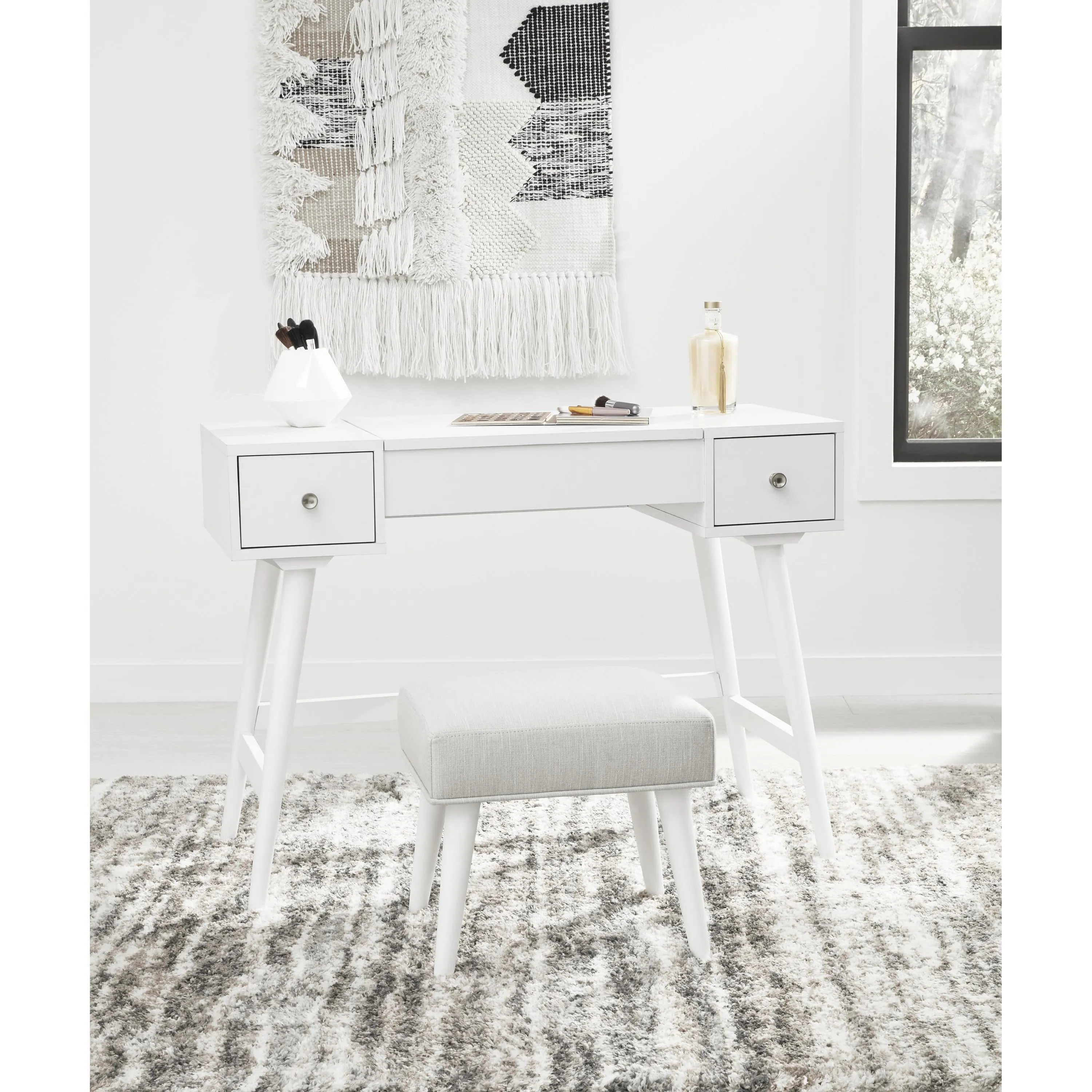 Signature Design by Ashley Thadamere 2-Drawer Vanity Set B060-122