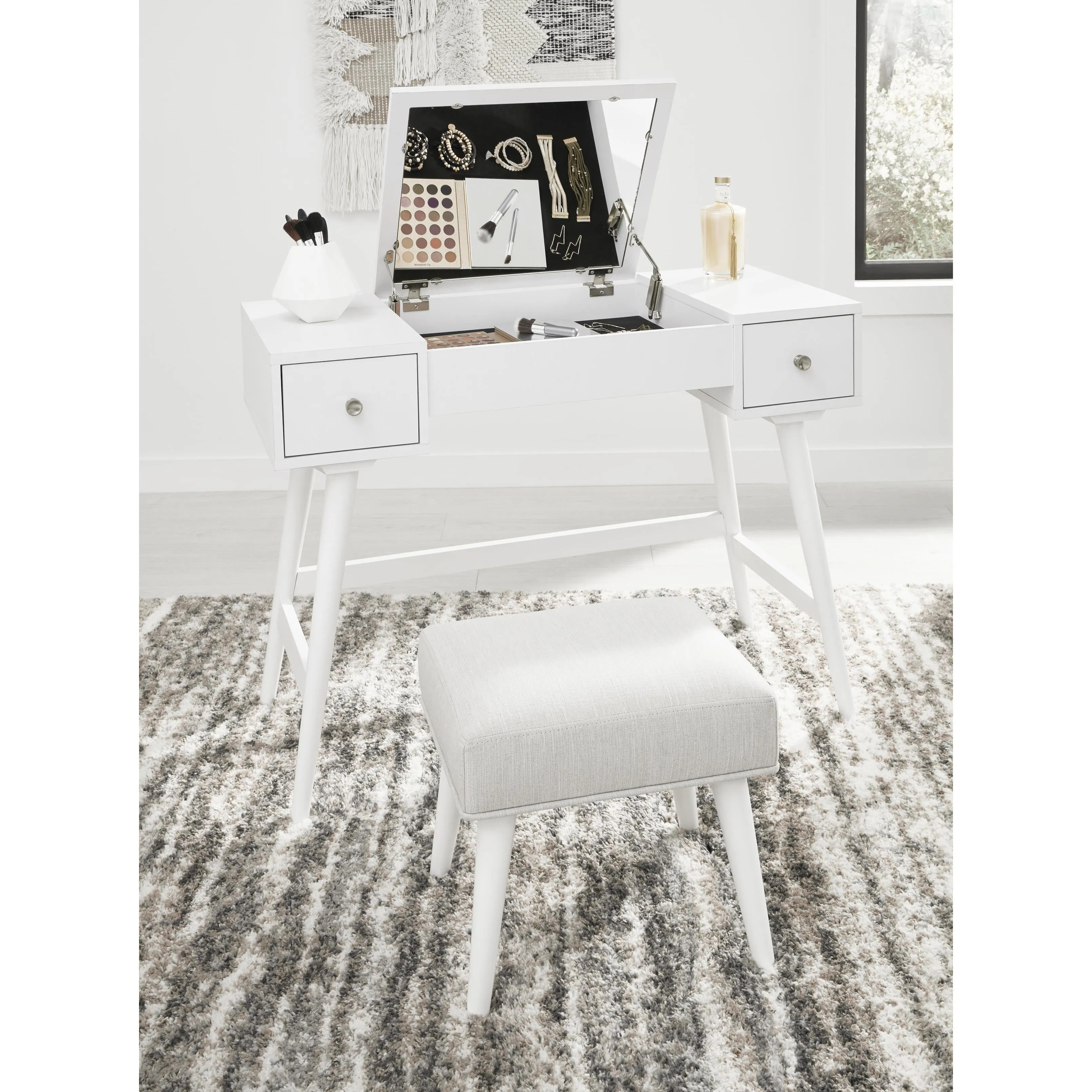 Signature Design by Ashley Thadamere 2-Drawer Vanity Set B060-122